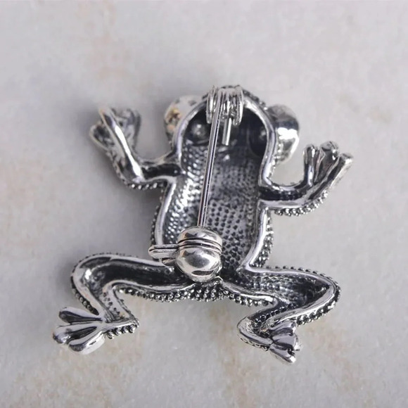 VQ Antique Silver Frog with Blue Crystal - Picture 2 of 6